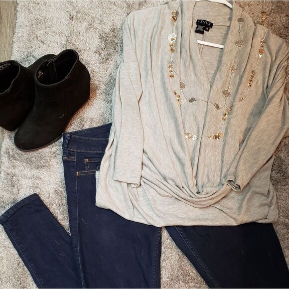 🟢VENUS Top - Picture 1 of 5